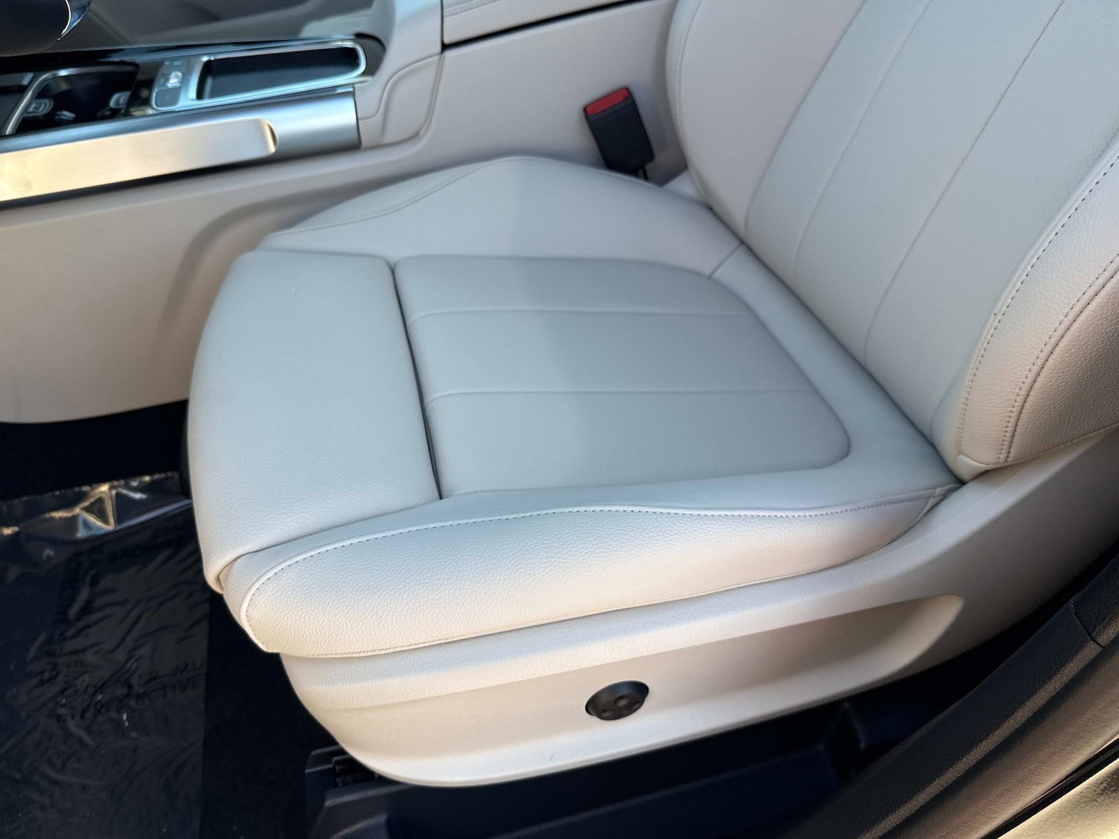 New 2026 Black Mercedes-Benz 250 4MATIC® SUV image 21