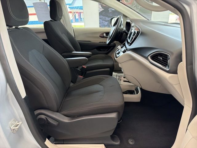 Used 2023 Silver Chrysler LX image 13