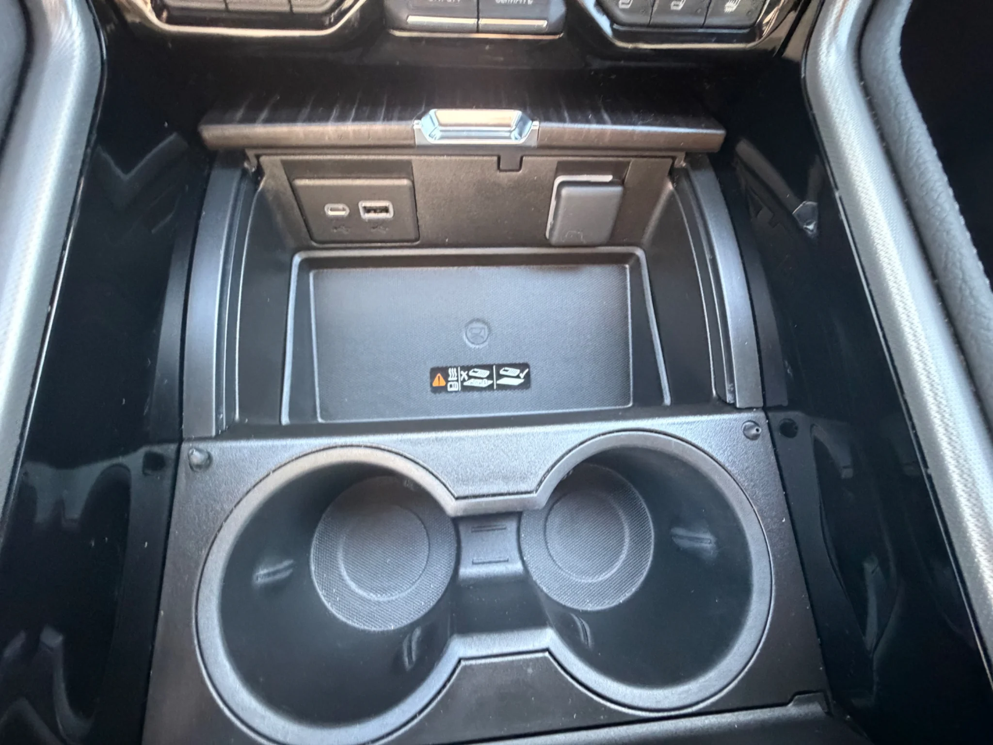 Used 2022 White Frost Tricoat GMC Denali image 28