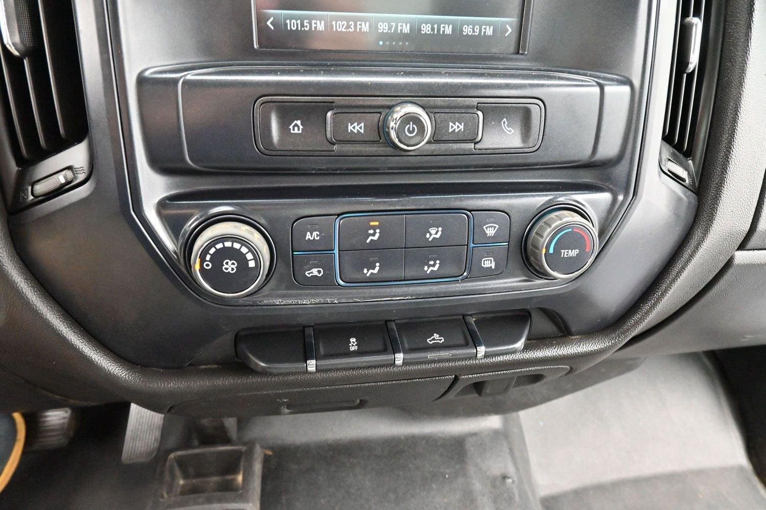 Used 2019 SUMMIT WHITE Chevrolet WT image 24