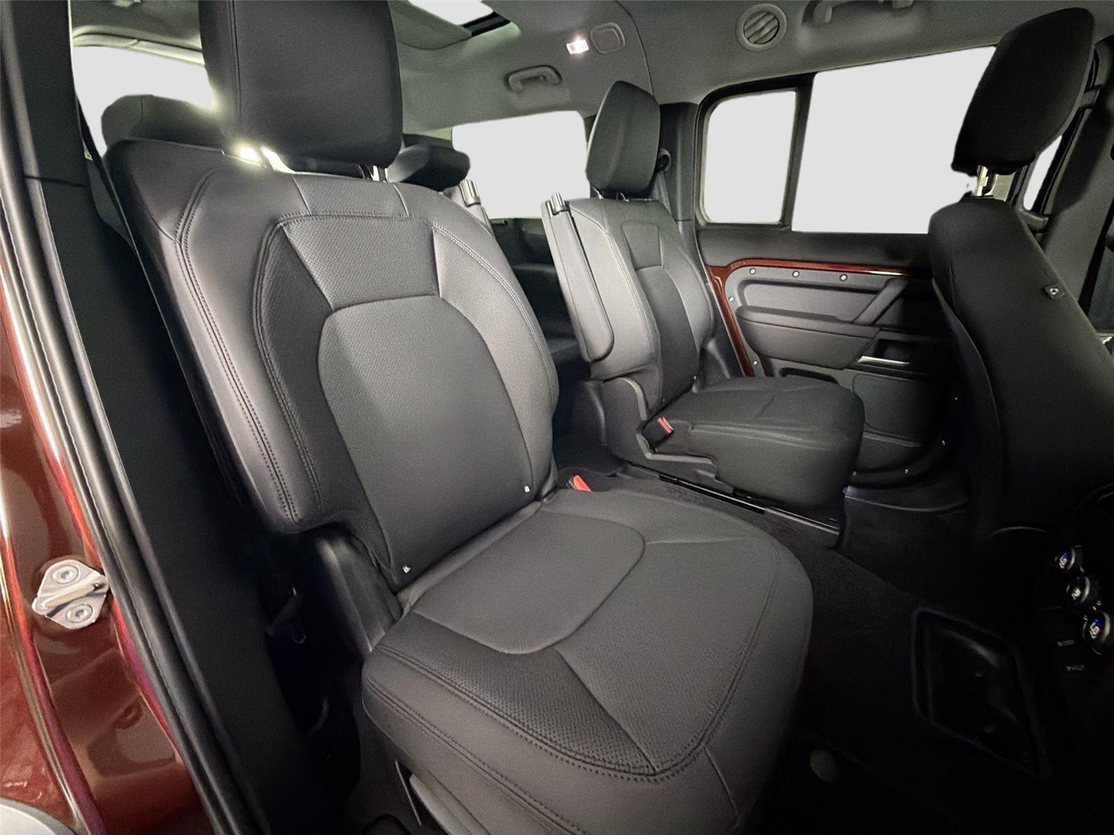 New 2026 SEDONA RED Land Rover S image 28