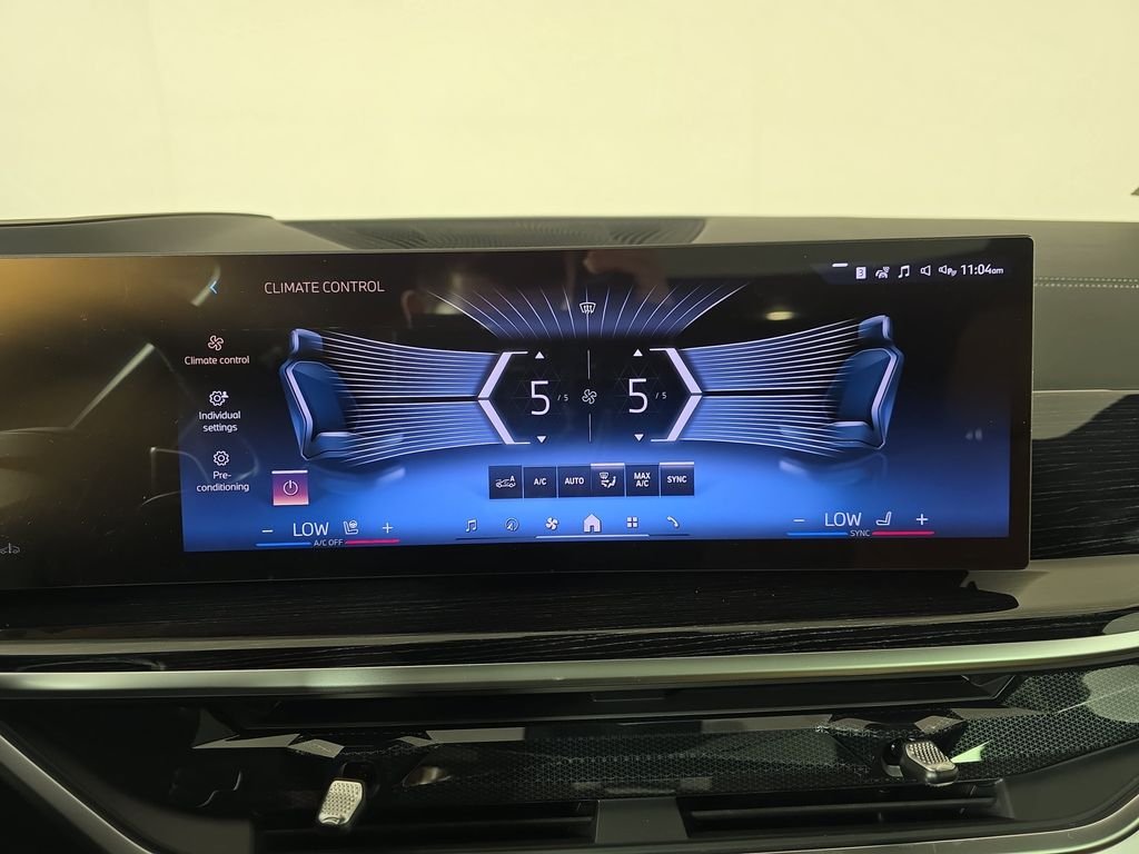 New 2026 Mineral White Metallic BMW xDrive40i image 24