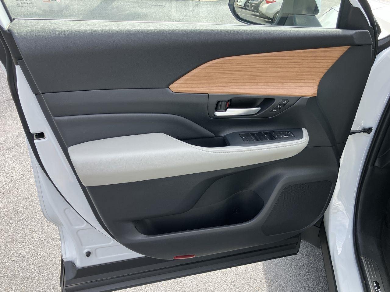 Used 2025 White (Wind Chill Pearl) Toyota Limited image 16