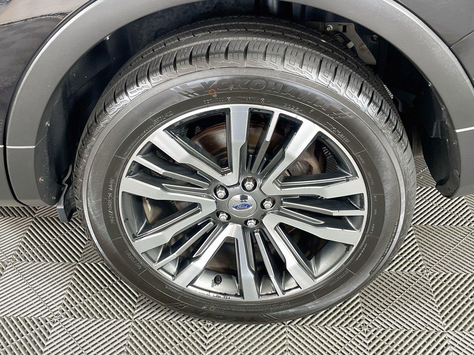 Used 2016 Black Ford Platinum image 34