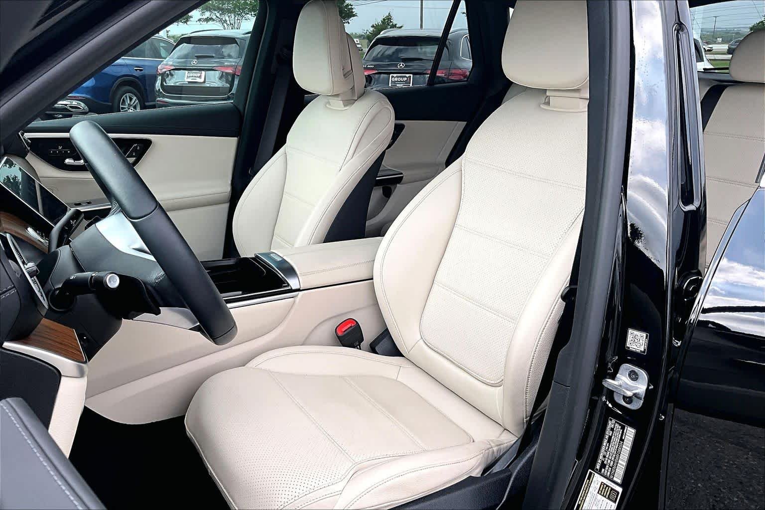 Used 2024 Black Mercedes-Benz GLC 300 image 8