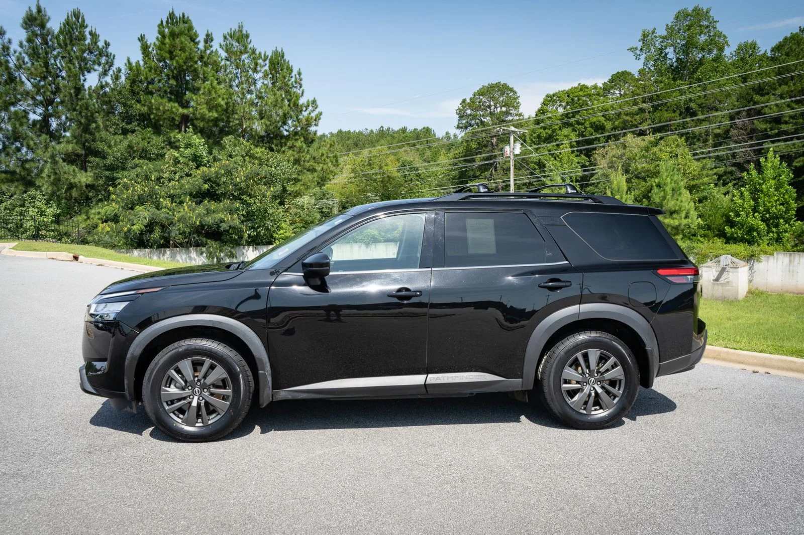 Used 2022 Black Nissan SV image 5