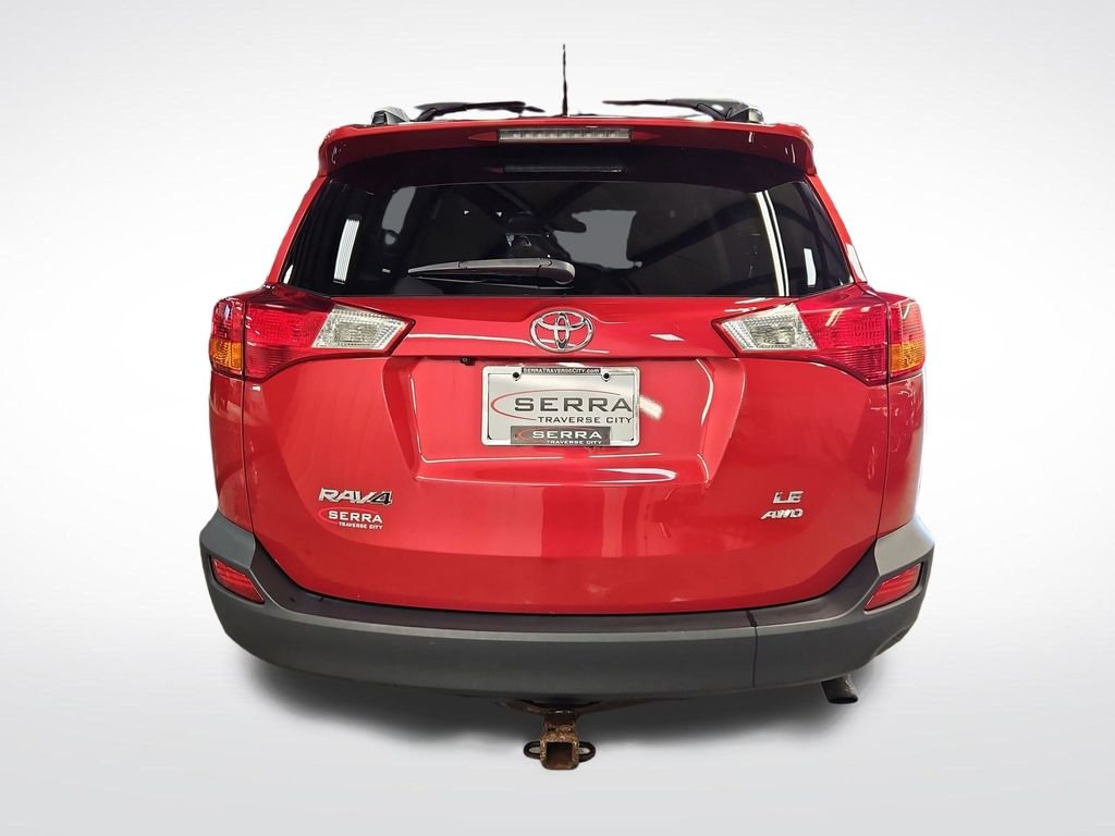 Used 2015 Red Toyota LE image 4