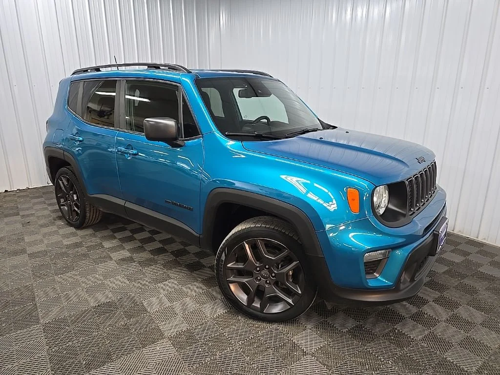 Used 2021 Bikini Metallic Clearcoat Jeep Latitude image 7
