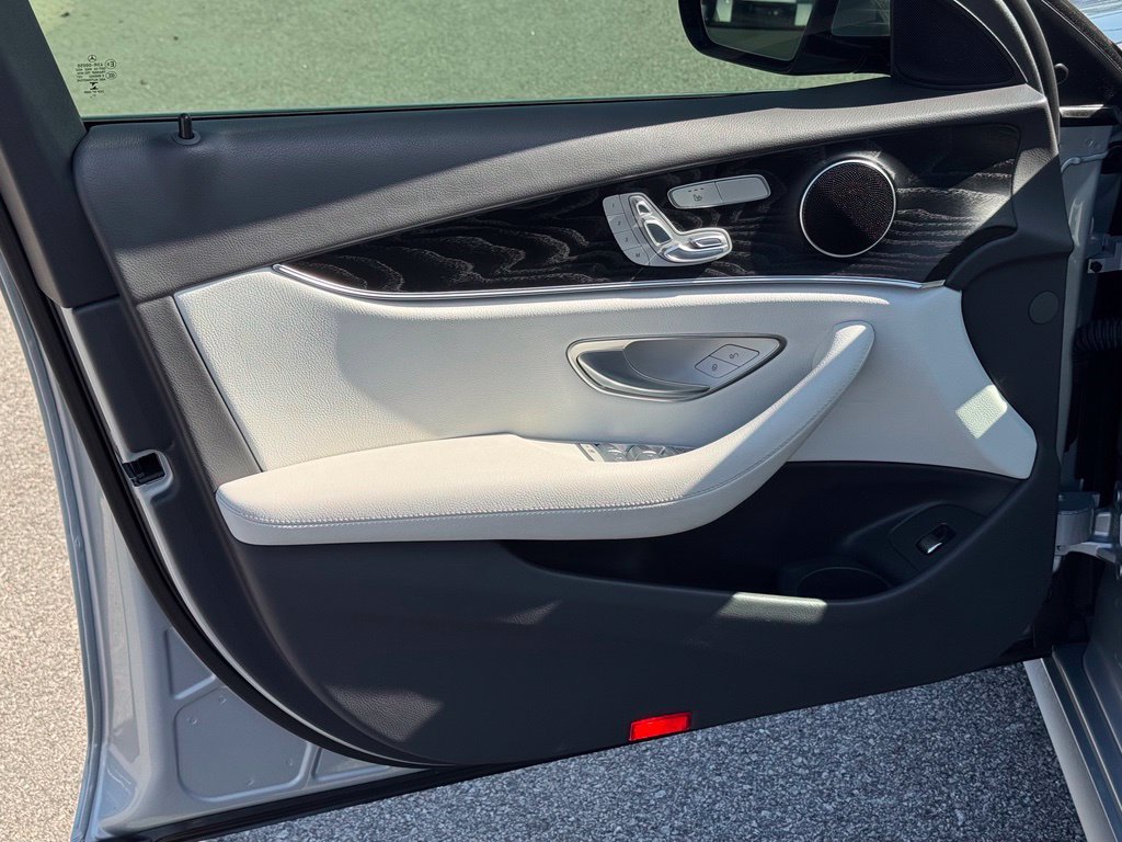 2022 Mercedes-Benz E-Class E350 - Photo 25