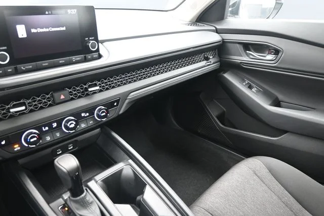 2025 Honda Accord SE - Photo 29