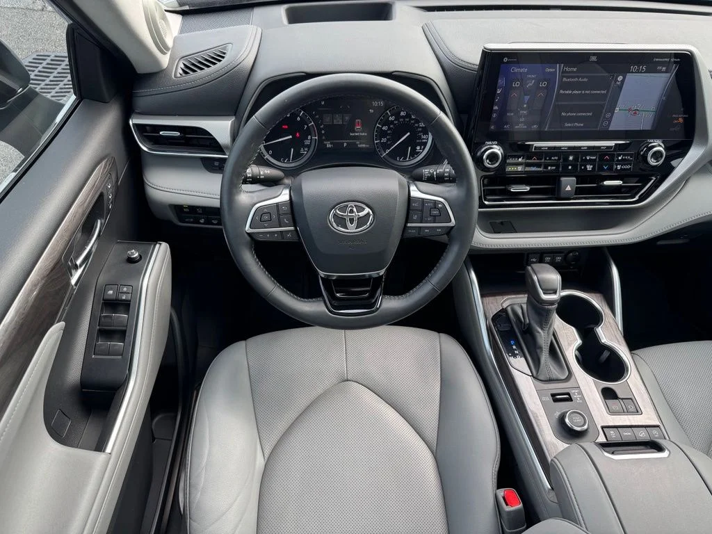 Used 2021  Toyota Platinum image 23