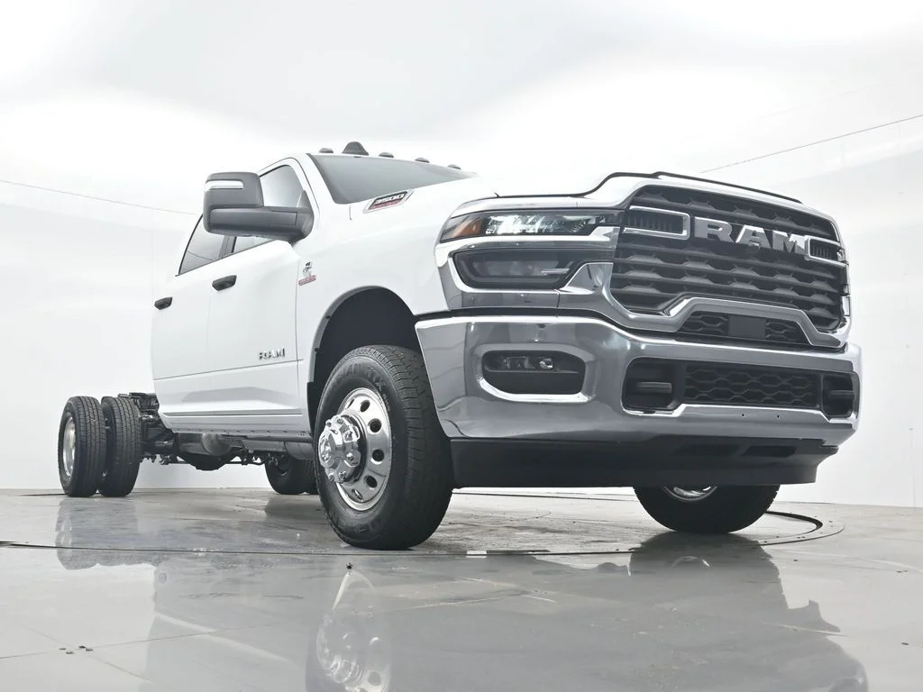 New 2026 Bright White Clear-Coat Exterior Paint RAM Tradesman image 35