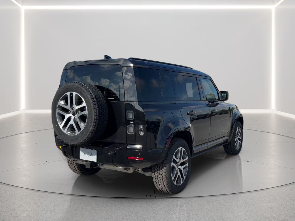 New 2026 Santorini Black Land Rover X-Dynamic SE image 5