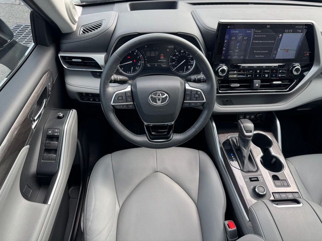 Used 2021  Toyota Platinum image 23