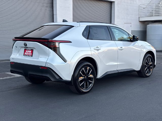 New 2027 Wind Chill Pearl <sup>1</sup> Toyota  XLE image 16