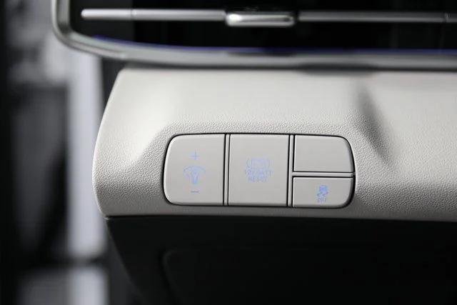 2025 Hyundai Elantra Limited - Photo 43