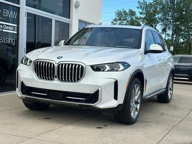 Certified Used 2025 Mineral White Metallic BMW xDrive40i image 3