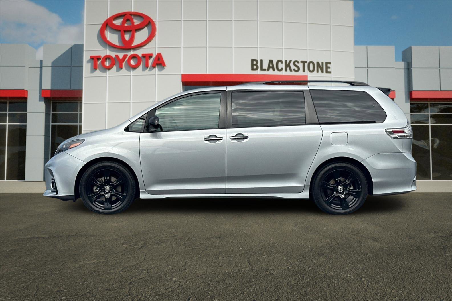 2020 Toyota Sienna SE - Photo 6