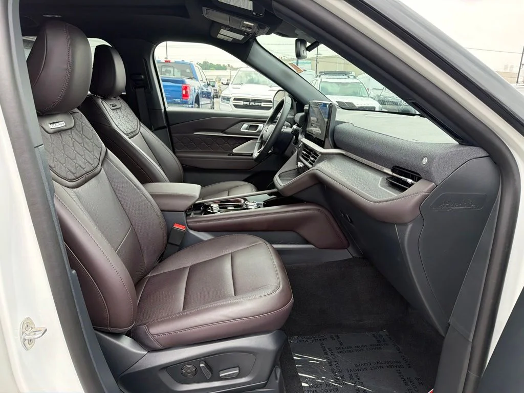 New 2026 Star White Metallic Tri-Coat Ford Platinum™ image 23