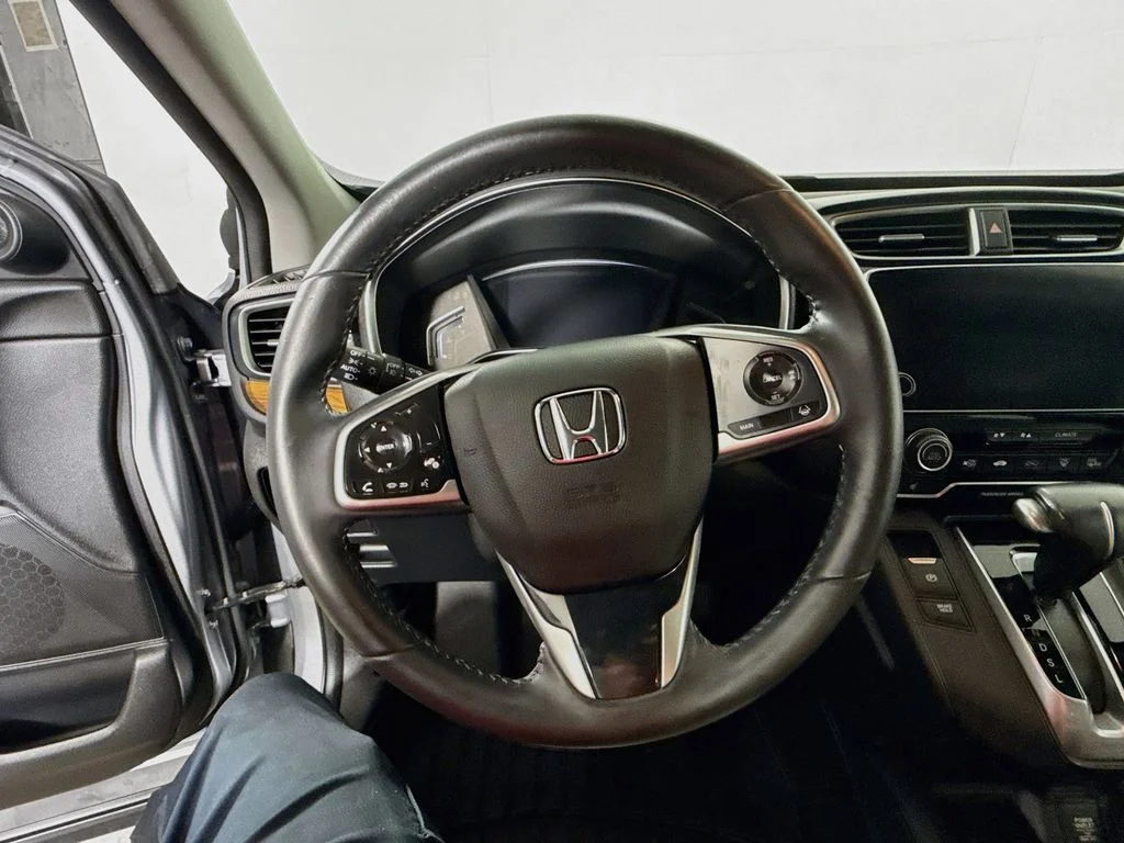 Used 2019 Lunar Silver Metallic Honda Touring image 11