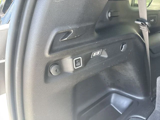 Used 2023 White Jeep Limited image 14