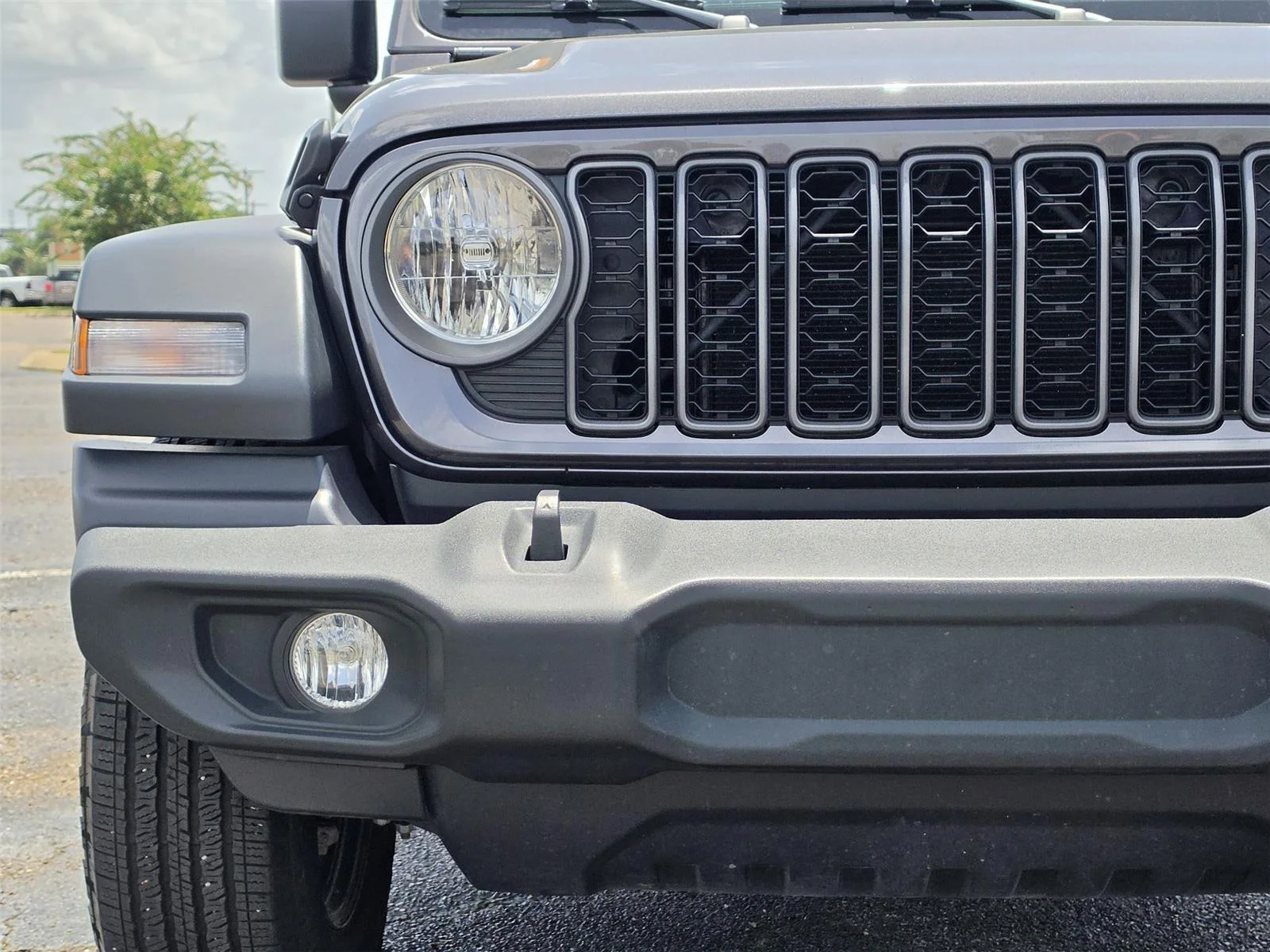 Used 2026 Granite Crystal Metallic Clearcoat Jeep Sport image 3