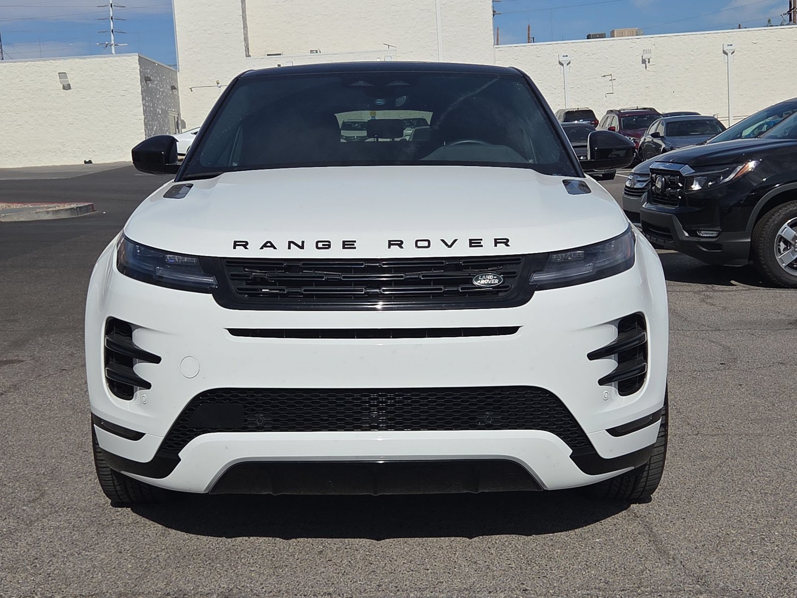 Used 2024 Fuji White Land Rover Dynamic SE image 2