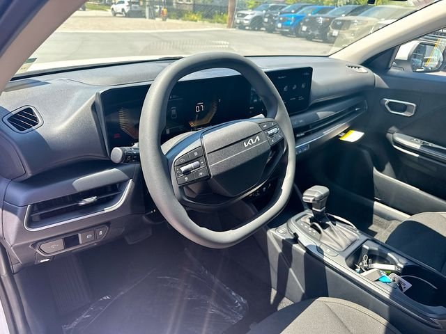 New 2026 Snow White Pearl Kia LX image 9