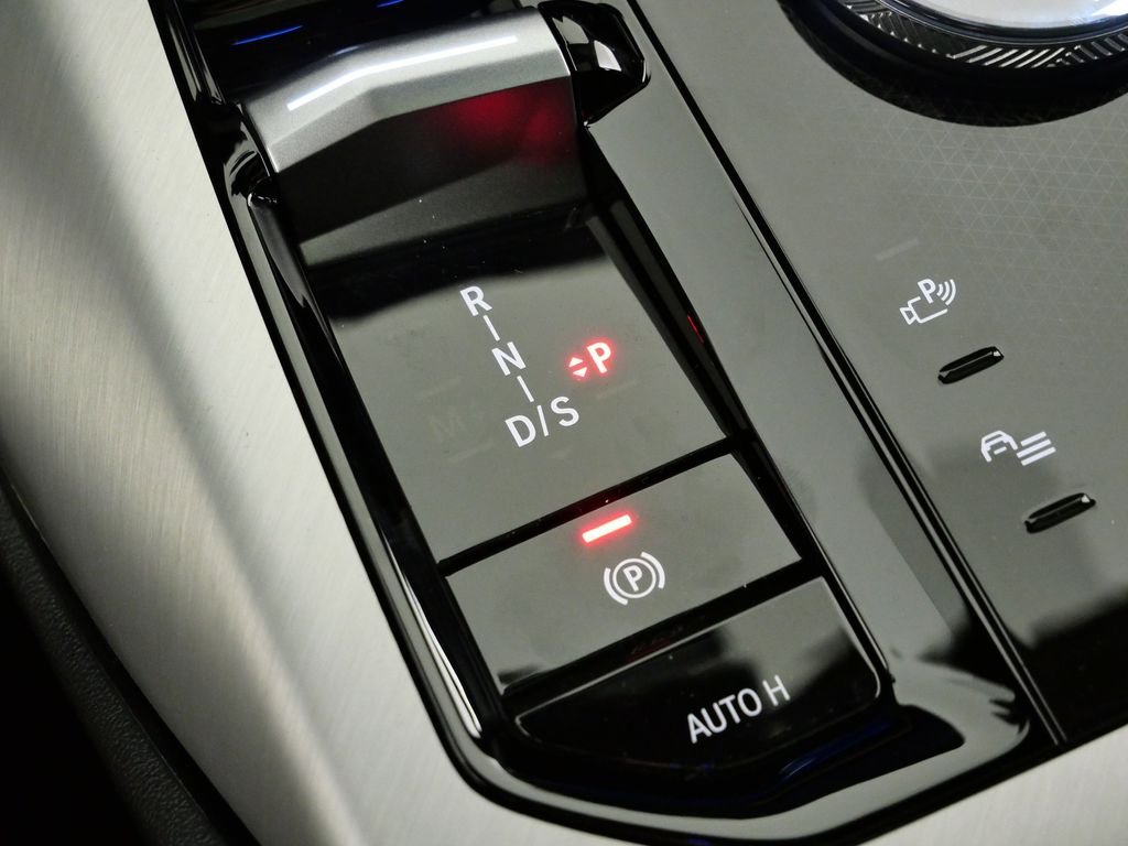 Certified Used 2026 Black Sapphire Metallic BMW M50 xDrive image 52