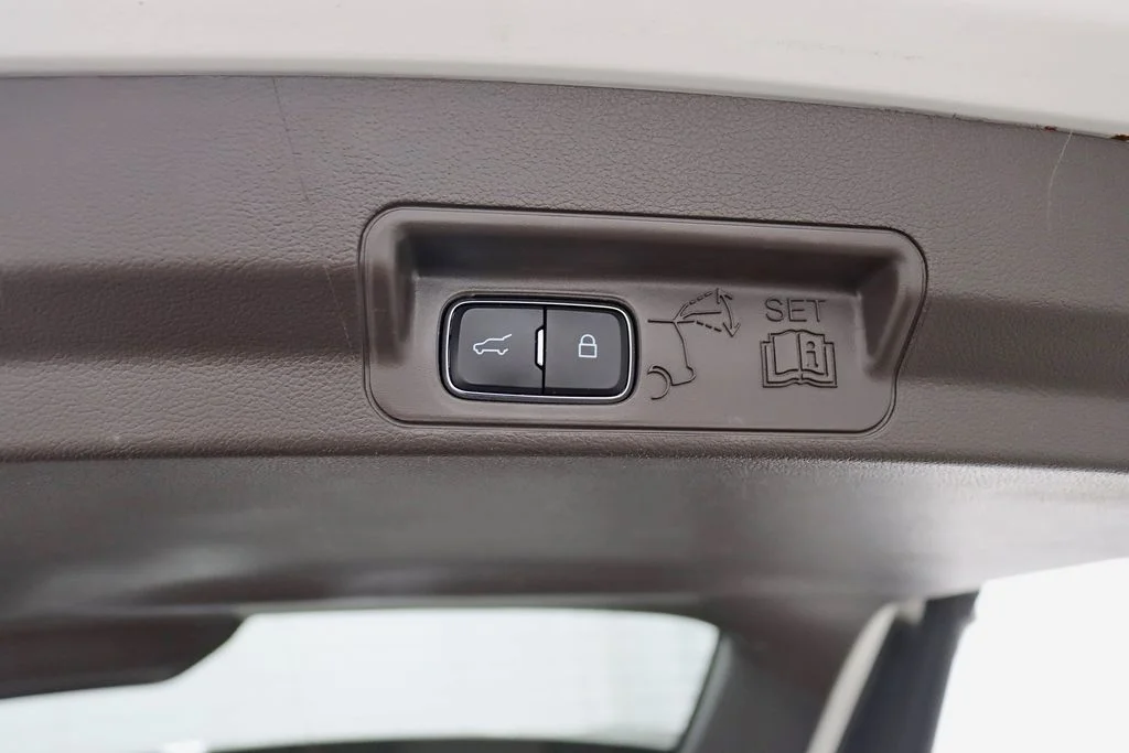 Used 2022 White Ford Platinum image 39