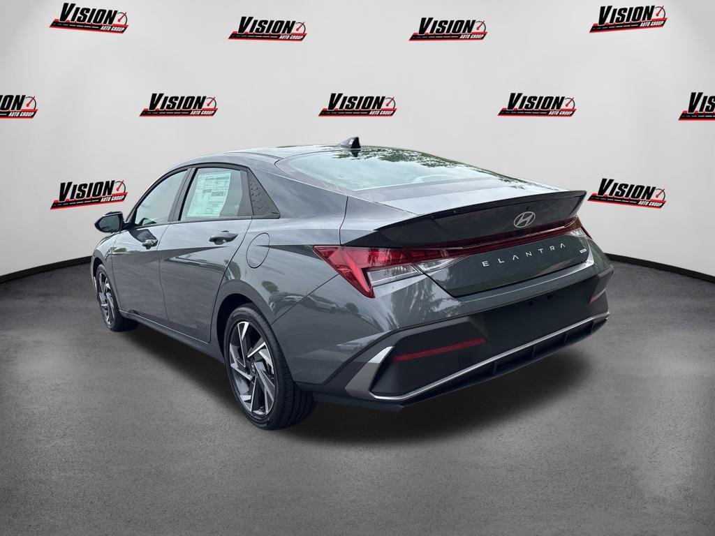 2025 Hyundai Elantra Blue - Photo 7