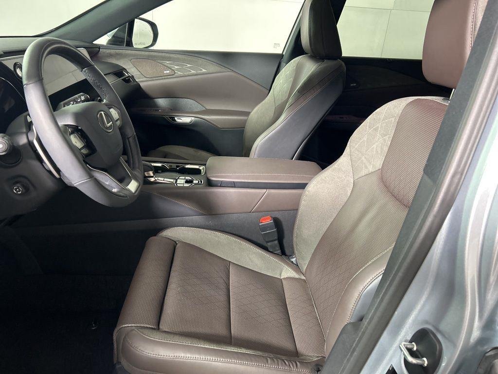 Used 2025 Iridium Lexus 350 Luxury image 16