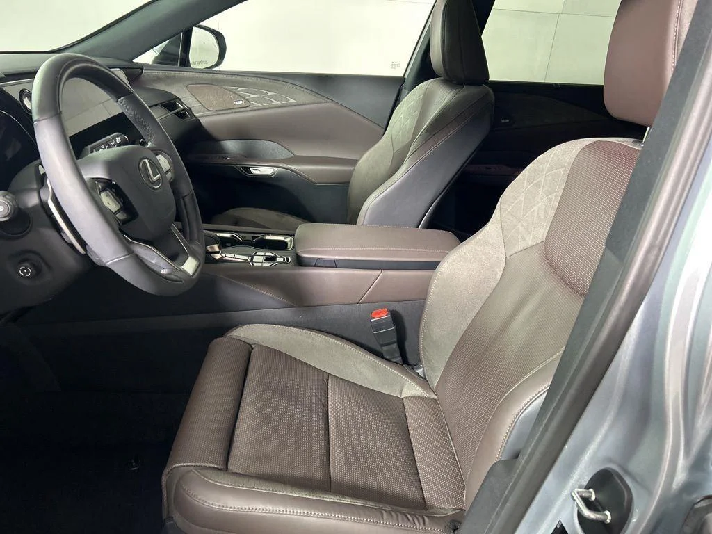 Used 2025 Iridium Lexus 350 Luxury image 16