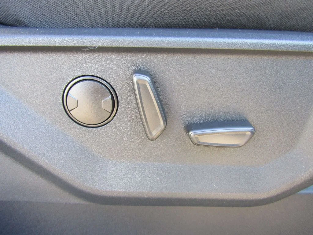 New 2026 Carbonized Gray Metallic Ford XLT image 39