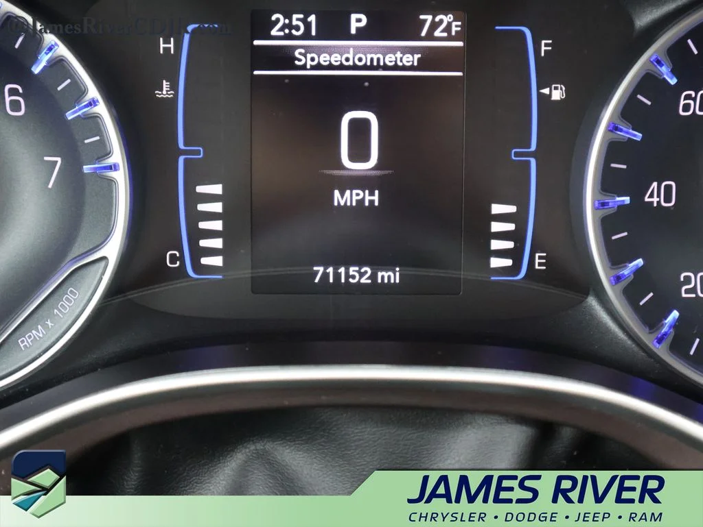 Used 2023 White Chrysler LX image 30