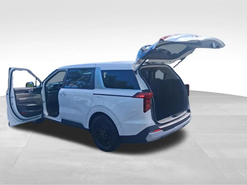 Used 2026 White Kia LXS image 21