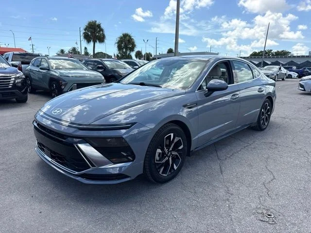 Used 2025 Blue Hyundai SEL image 7