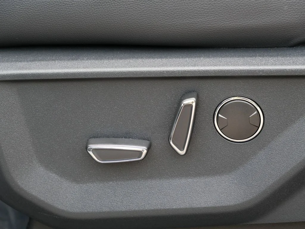 Used 2025 White Ford Lariat image 11