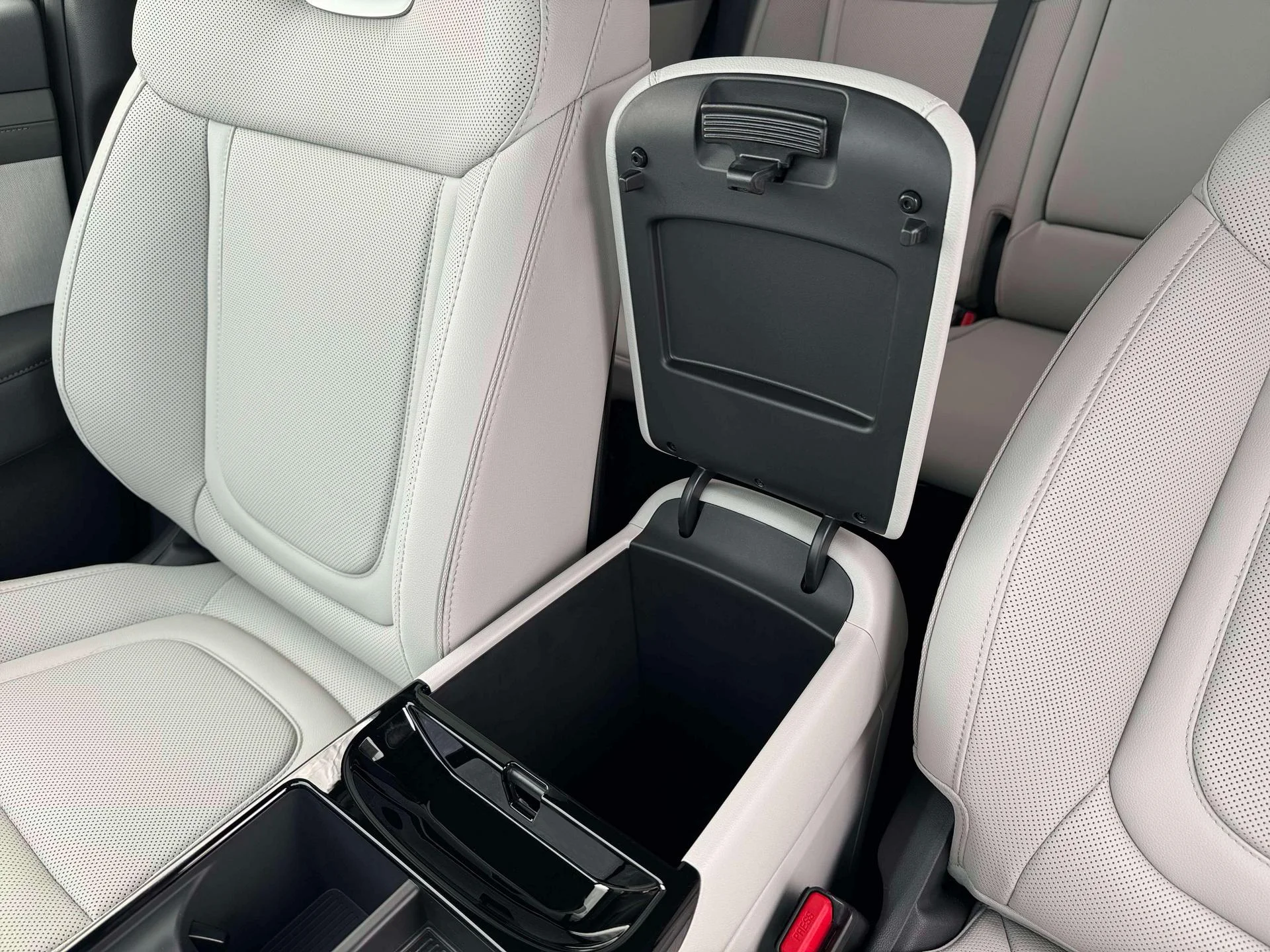 New 2026 Creamy White Pearl Hyundai Limited image 18