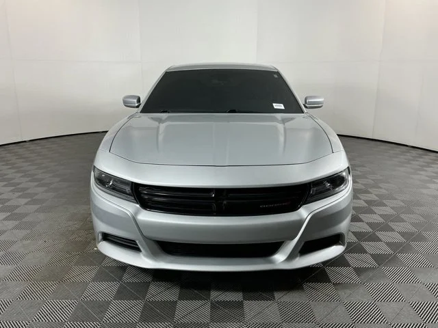 Used 2019  Dodge SXT image 2