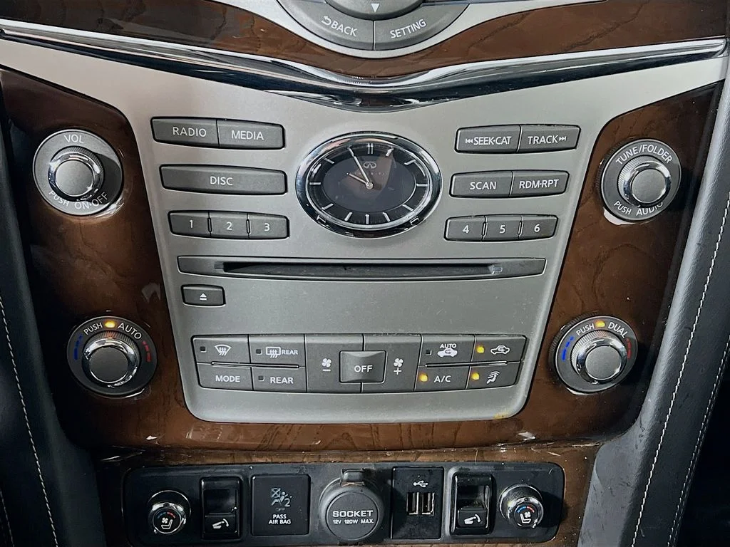 Used 2019 Black INFINITI LUXE image 16