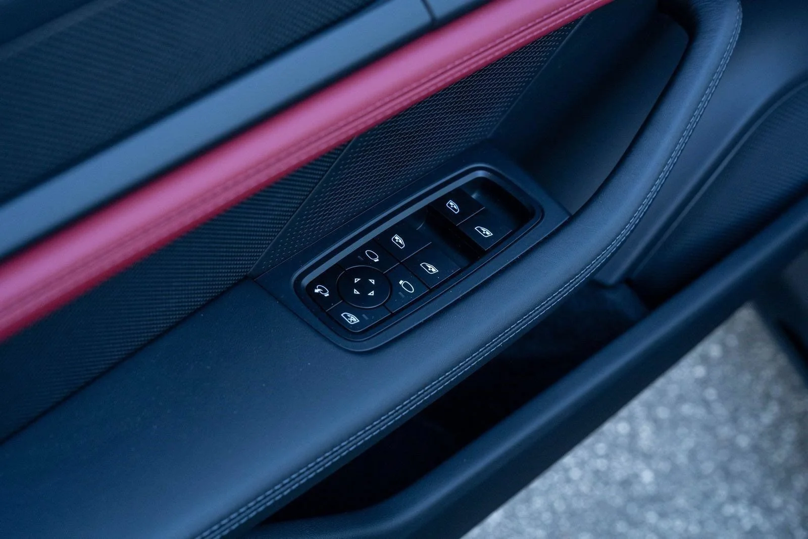 2026 Porsche Taycan GTS - Photo 22