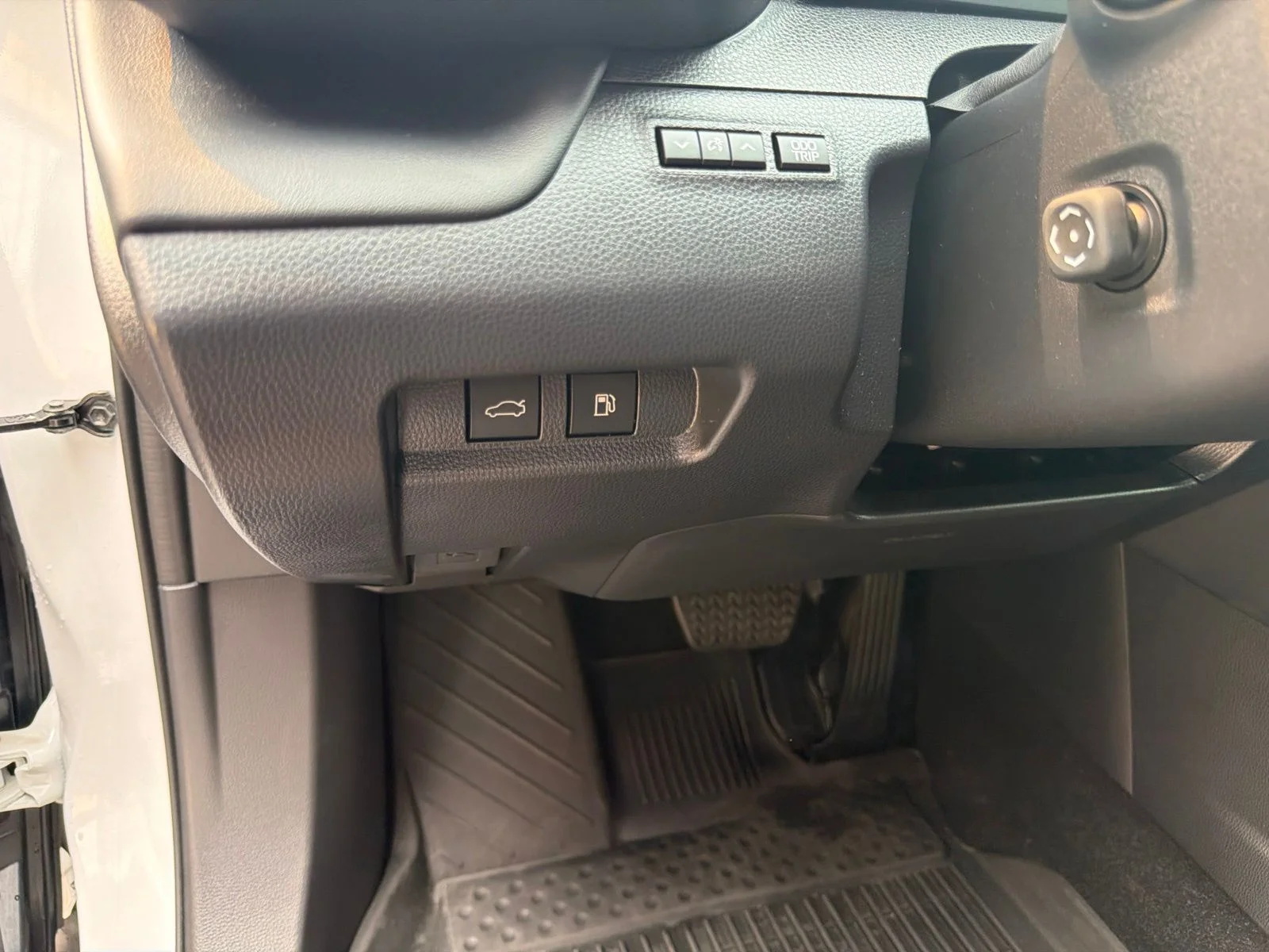 Certified Used 2025 White Toyota Platinum image 19