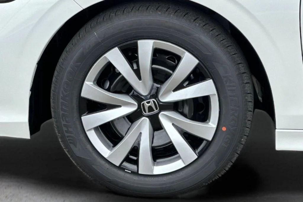 New 2026 Platinum White Pearl Honda 2WD LX image 30