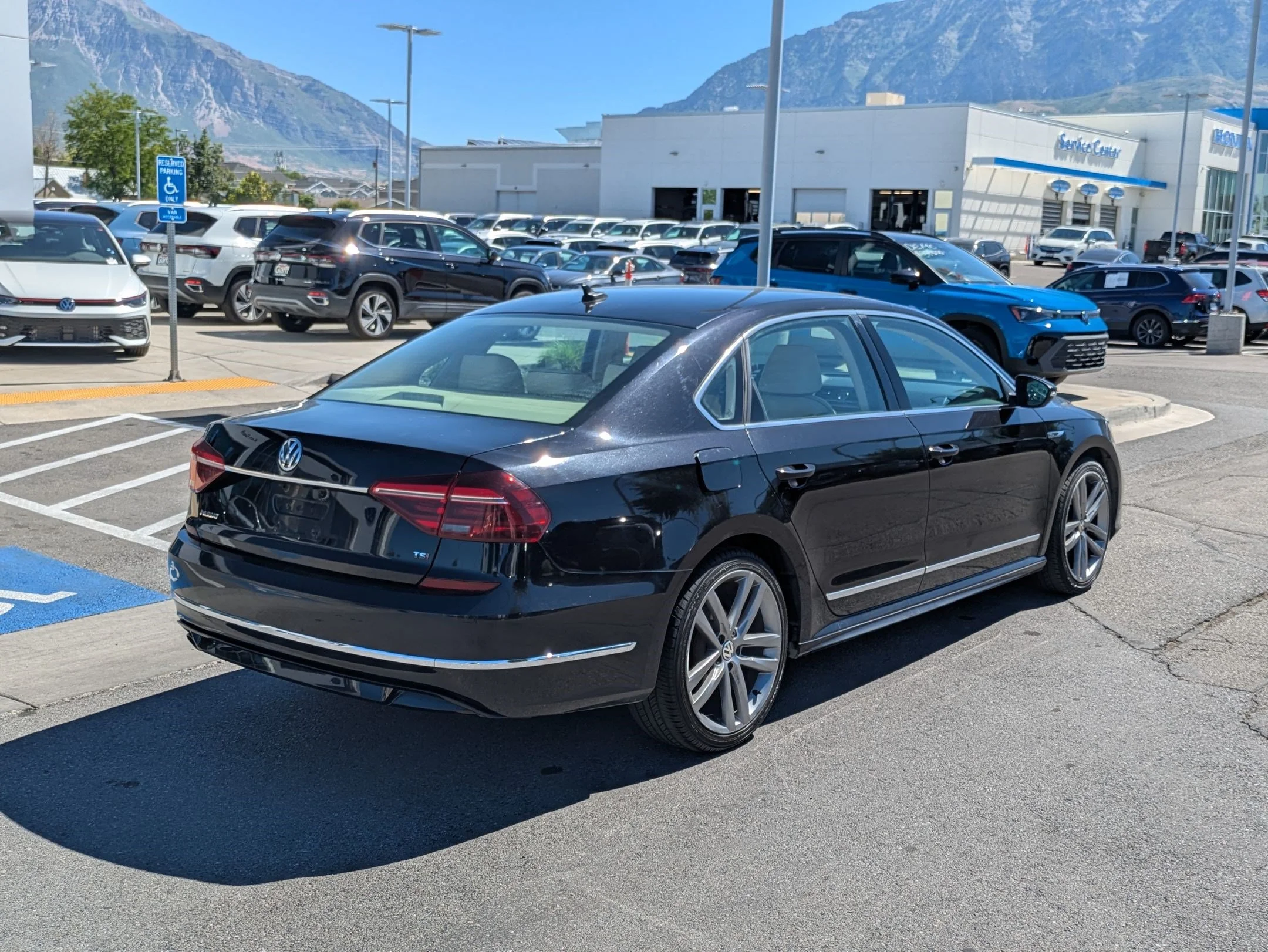 Used 2017 Deep Black Pearl Volkswagen R-Line w/Comfort Pkg image 3