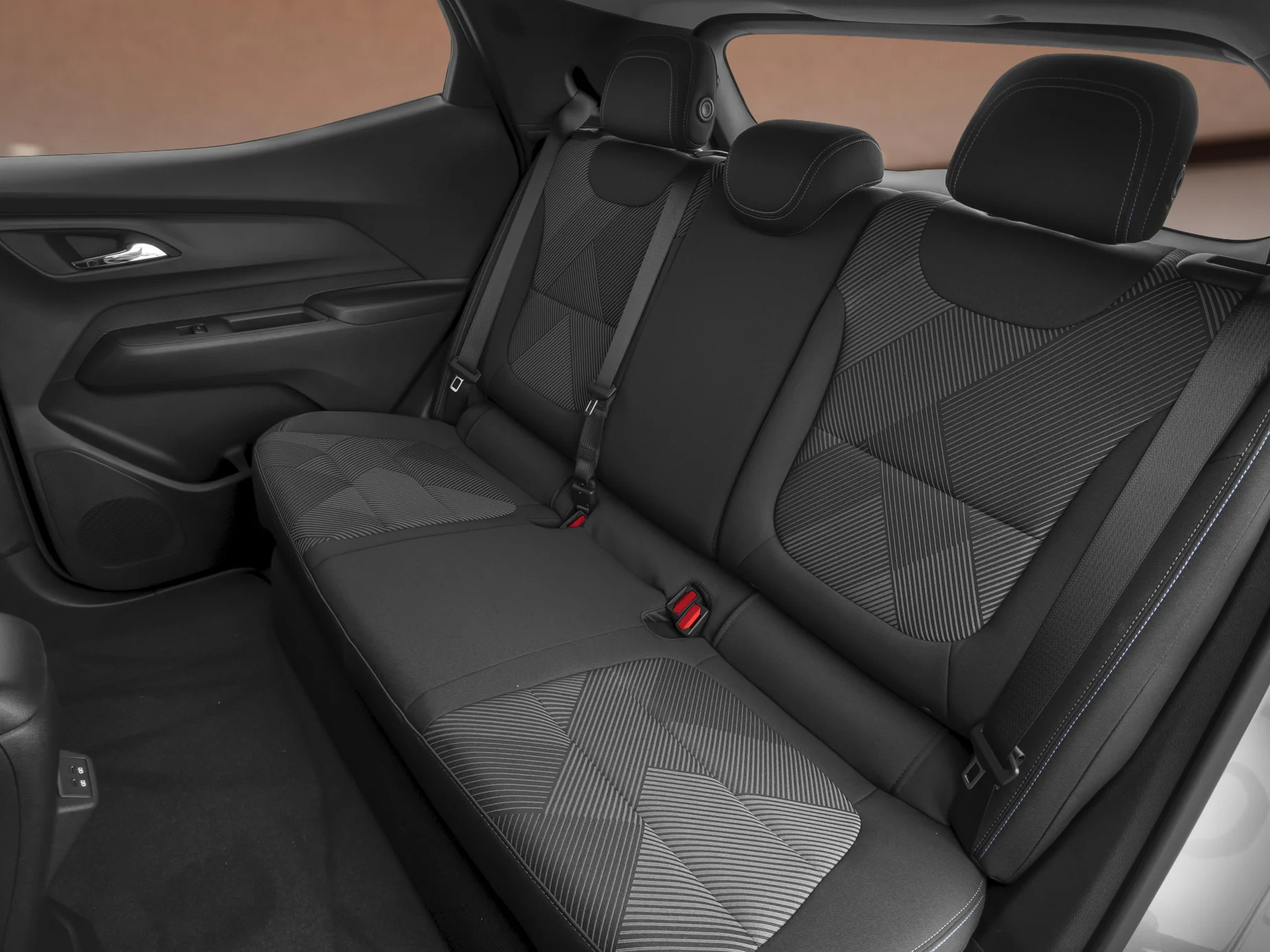 New 2027 White Chevrolet FWD 4dr LT image 9