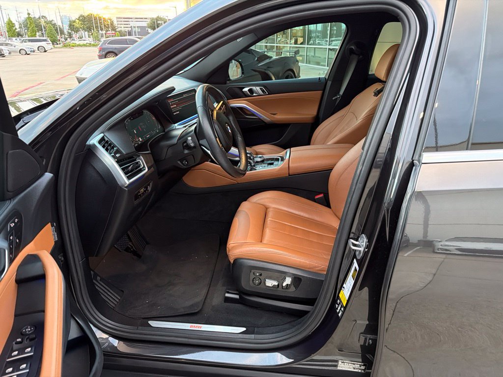 Used 2022 Dark Graphite BMW xDrive40i image 2