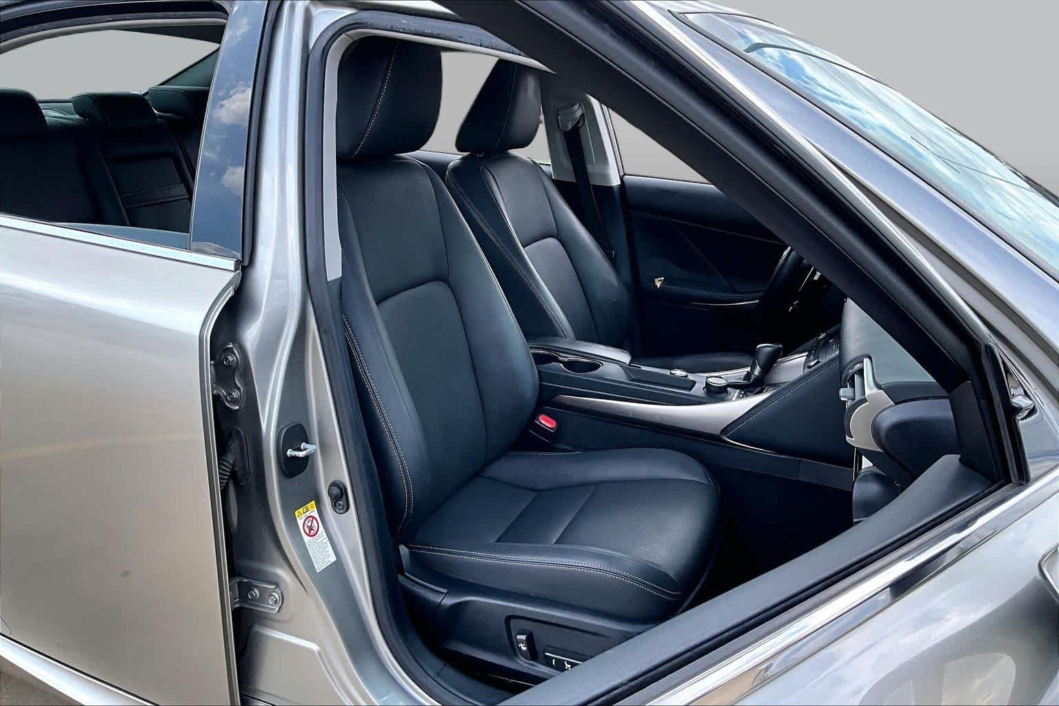 Used 2018 Atomic Silver Lexus  image 9