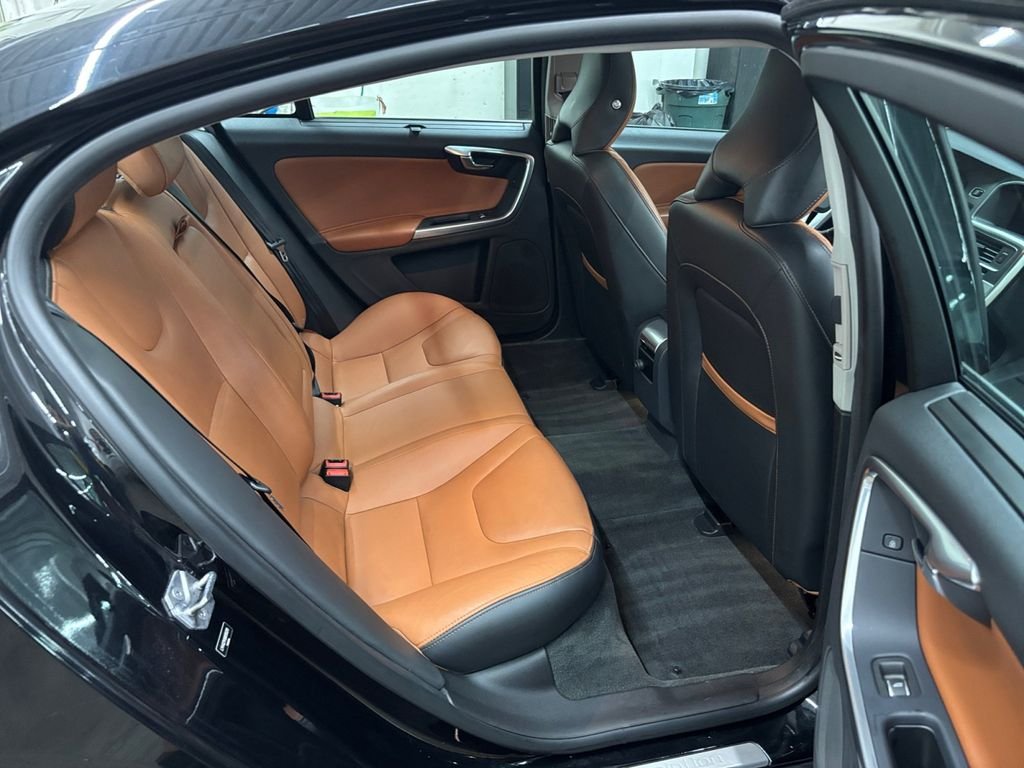 Used 2017 Onyx Black Metallic Volvo T5 image 17