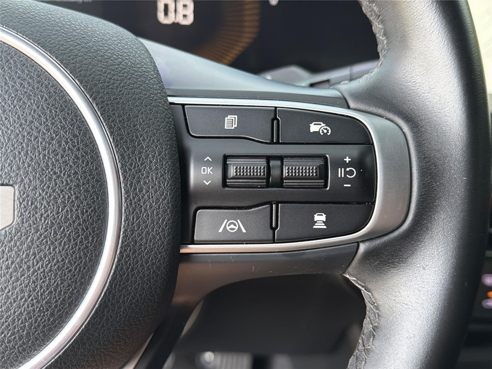Used 2025 Snow White Pearl Kia GT-Line image 16